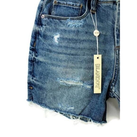 BLANKNYC Women's Bahama Mama Denim Cutoff Shorts Distressed Blue Size 30 - Picture 3 of 6